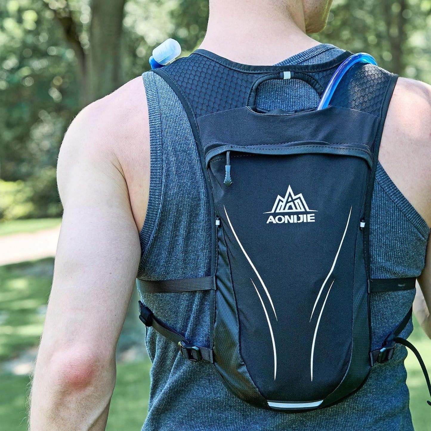 Lightweight Hydration Running Vest Backpack, Functional Hydration Vest Cycling,Running Backpack with 1.5L Water Bladder,Men Women Adjustable Water Running Vest