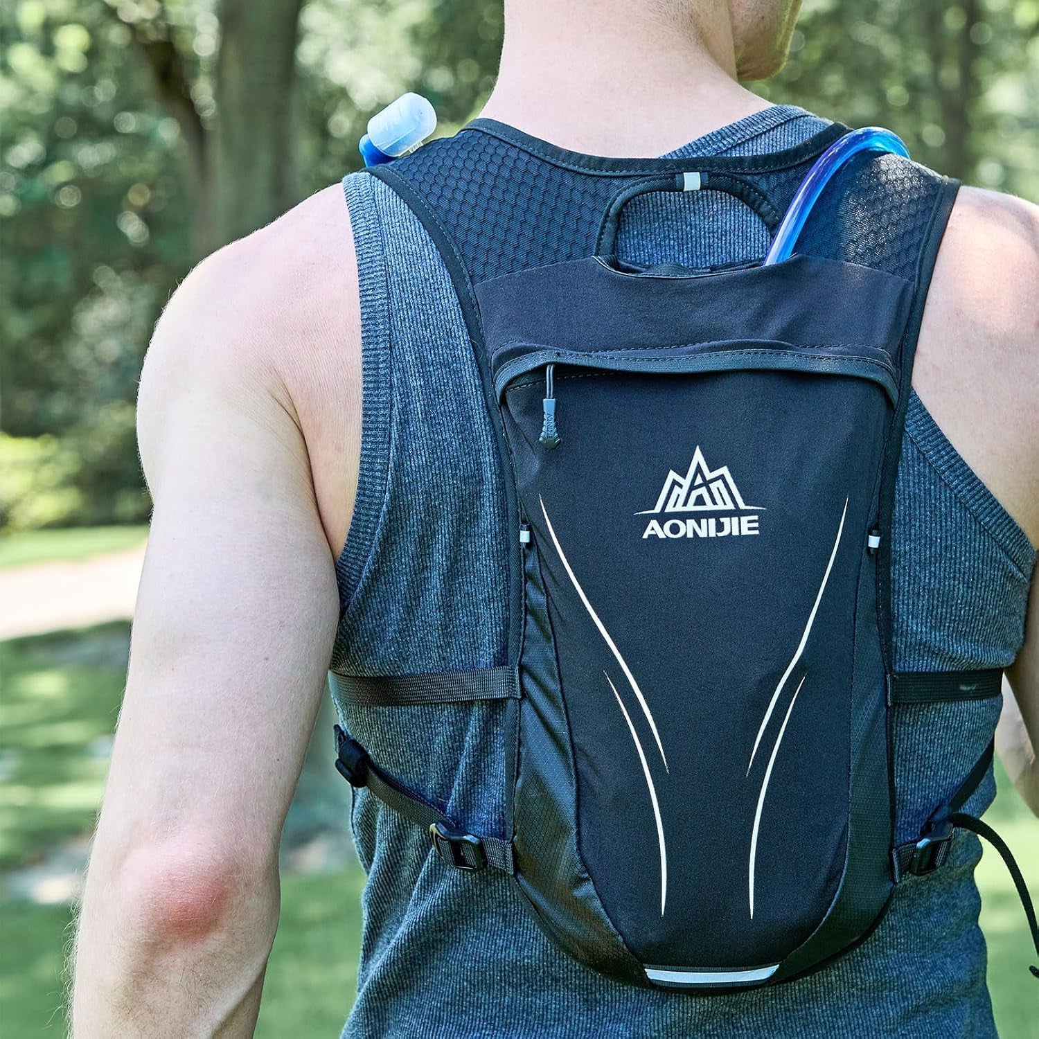 Lightweight Hydration Running Vest Backpack, Functional Hydration Vest Cycling,Running Backpack with 1.5L Water Bladder,Men Women Adjustable Water Running Vest